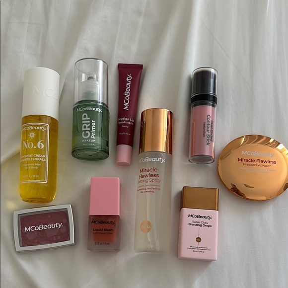 MCo Beauty Bundle makeup set - Picture 1 of 5